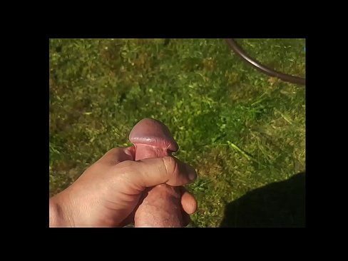 ❤️ Vruća zgodna jebe svoju ružičastu macu i svršava špricom u ljetnoj bašti ❤❌ Porno kod nas ❤