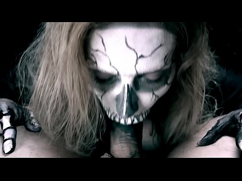 ❤️ Demonska djevojka siše kurac svojim crnim ustima i guta spermu. ❤❌ Porno kod nas ❤